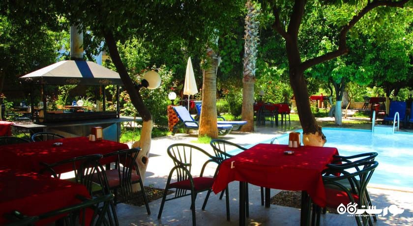 رستوران فضای باز هتل بلو سی گاردن